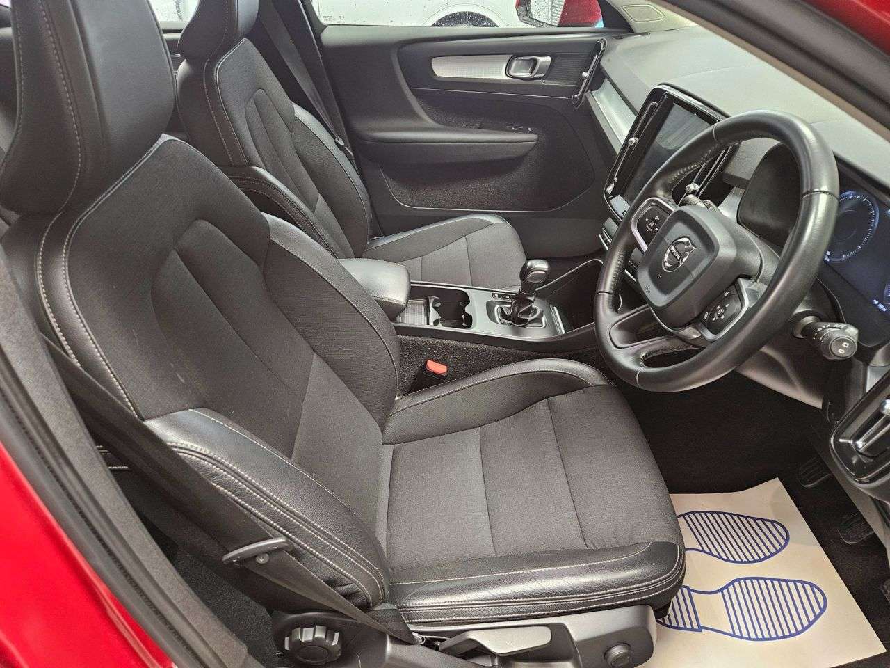 2019 VOLVO XC40 2019 VOLVO XC40