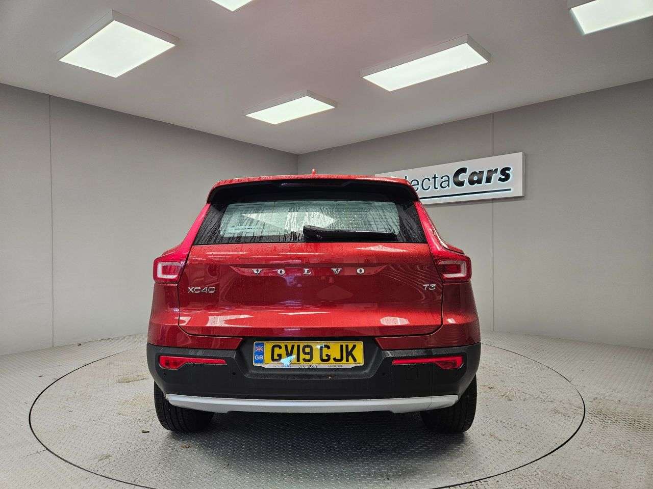 2019 VOLVO XC40 2019 VOLVO XC40