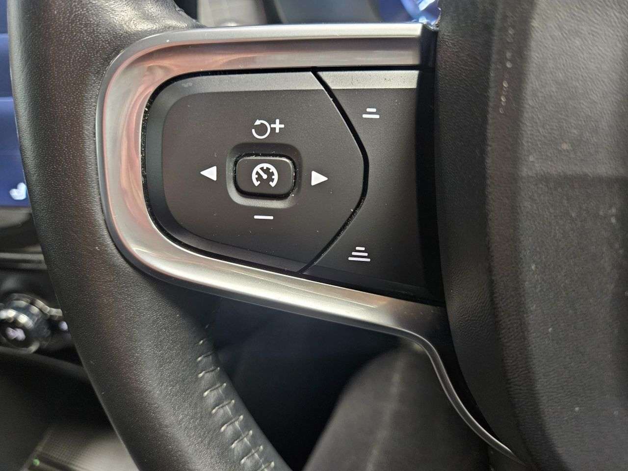 2019 VOLVO XC40 2019 VOLVO XC40