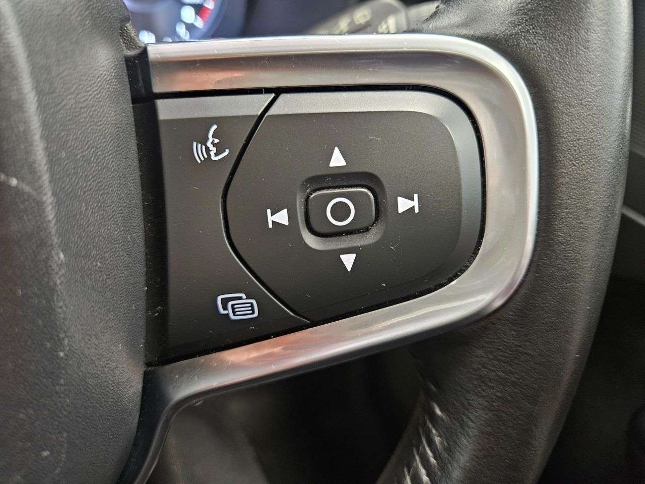 2019 VOLVO XC40 2019 VOLVO XC40