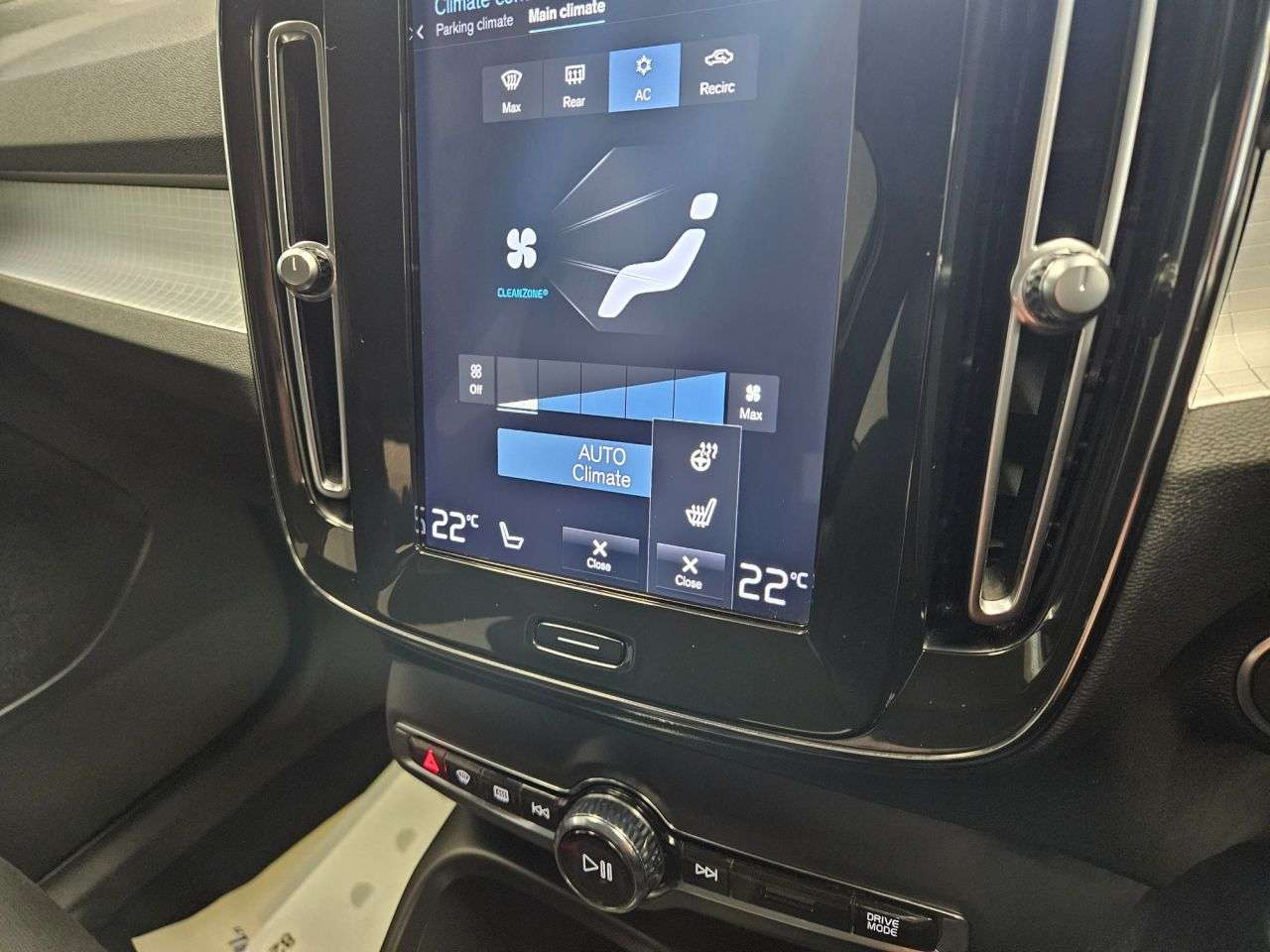 2019 VOLVO XC40 2019 VOLVO XC40