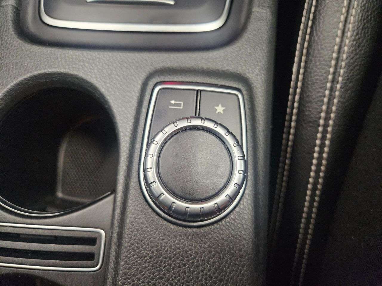 2019 MERCEDES-BENZ 180 2019 MERCEDES-BENZ 180