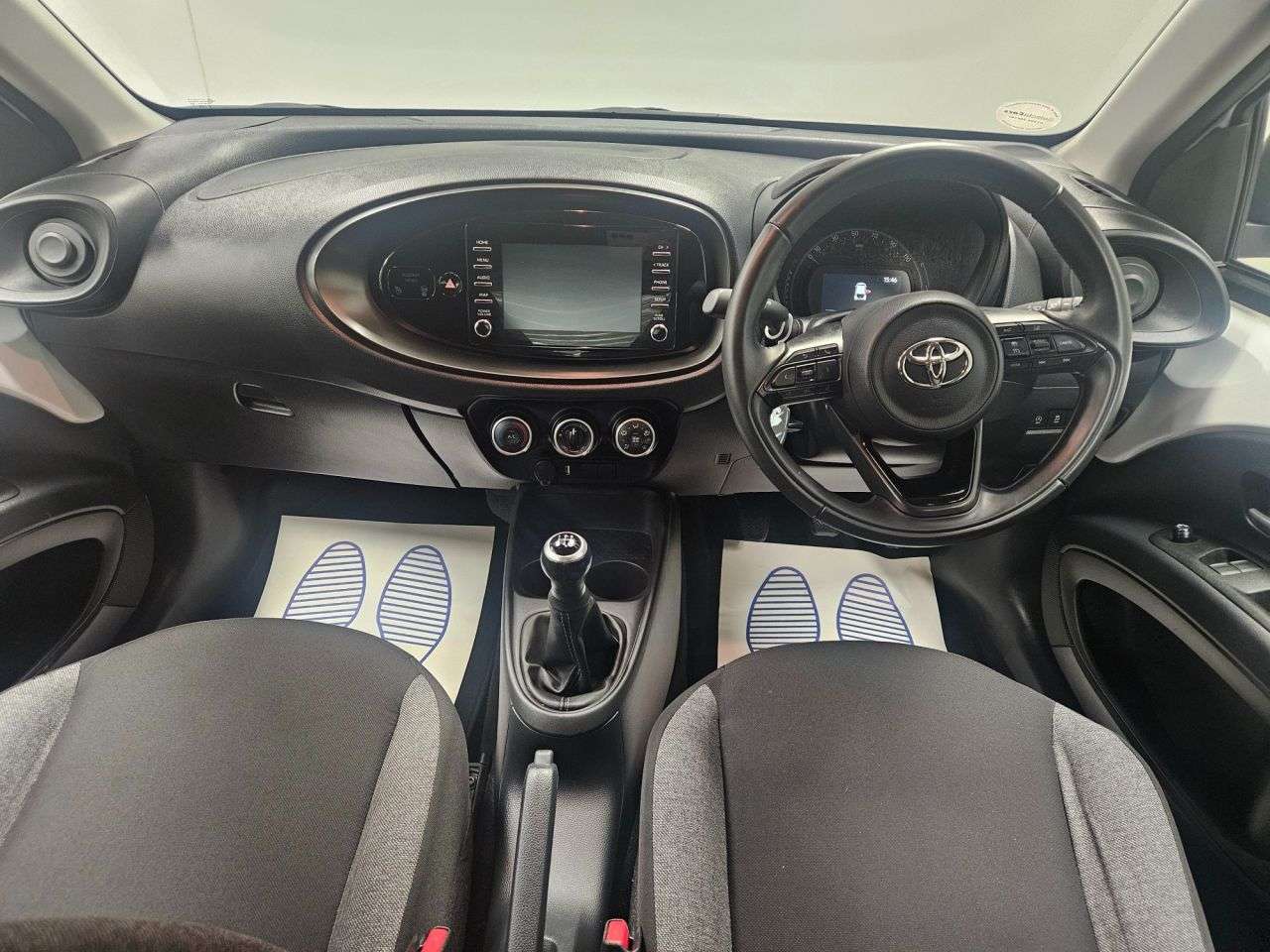 2022 TOYOTA AYGO X 2022 TOYOTA AYGO X