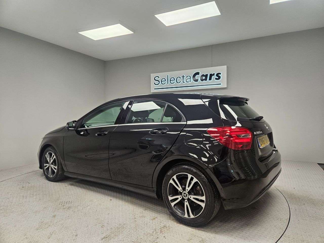 A 2017 MERCEDES-BENZ A-CLASS 1.5 A180d SE Hatchback 5dr Diesel Manual Euro 6 (s/s) (109 ps) A 2017 MERCEDES-BENZ A-CLASS 1.5 A180d SE Hatchback 5dr Diesel Manual Euro 6 (s/s) (109 ps)