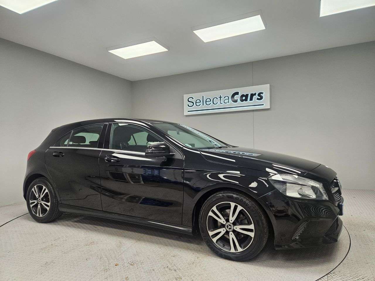 A 2017 MERCEDES-BENZ A-CLASS 1.5 A180d SE Hatchback 5dr Diesel Manual Euro 6 (s/s) (109 ps) A 2017 MERCEDES-BENZ A-CLASS 1.5 A180d SE Hatchback 5dr Diesel Manual Euro 6 (s/s) (109 ps)