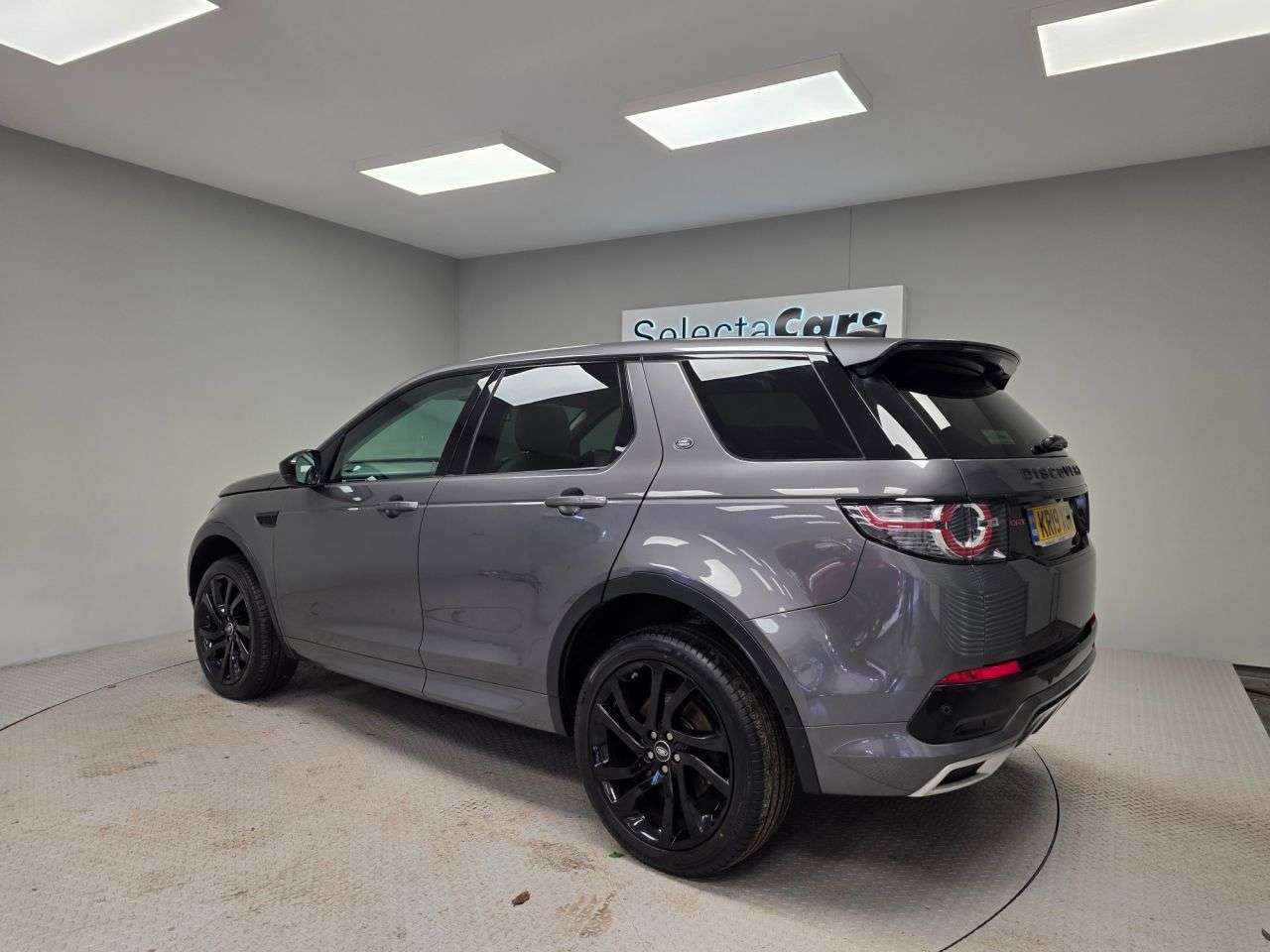 A 2019 LAND ROVER DISCOVERY SPORT 2.0 Si4 HSE Dynamic Lux SUV 5dr Petrol Auto 4WD Euro 6 (s/s) (290 bhp) A 2019 LAND ROVER DISCOVERY SPORT 2.0 Si4 HSE Dynamic Lux SUV 5dr Petrol Auto 4WD Euro 6 (s/s) (290 bhp)