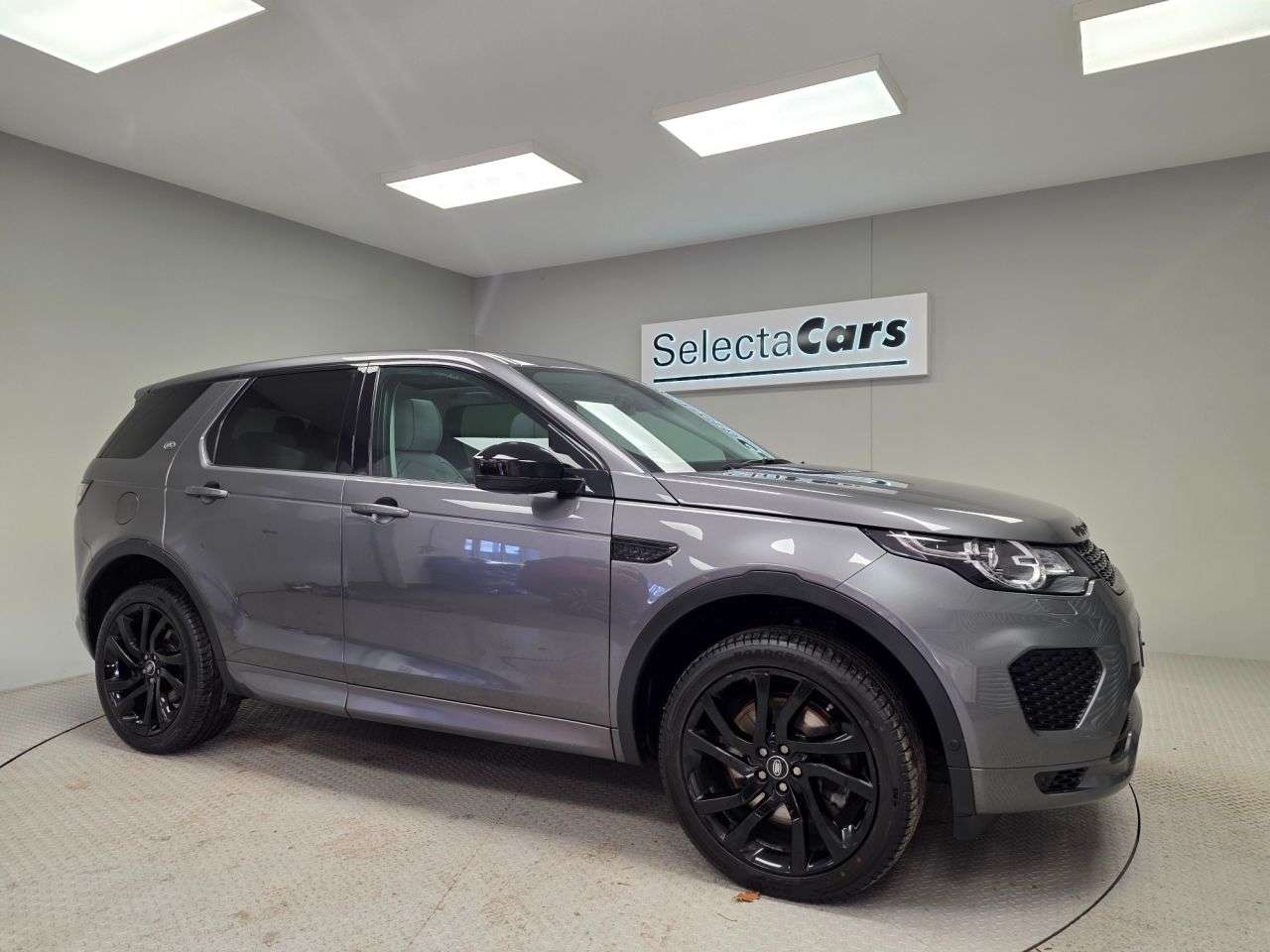 A 2019 LAND ROVER DISCOVERY SPORT 2.0 Si4 HSE Dynamic Lux SUV 5dr Petrol Auto 4WD Euro 6 (s/s) (290 bhp) A 2019 LAND ROVER DISCOVERY SPORT 2.0 Si4 HSE Dynamic Lux SUV 5dr Petrol Auto 4WD Euro 6 (s/s) (290 bhp)