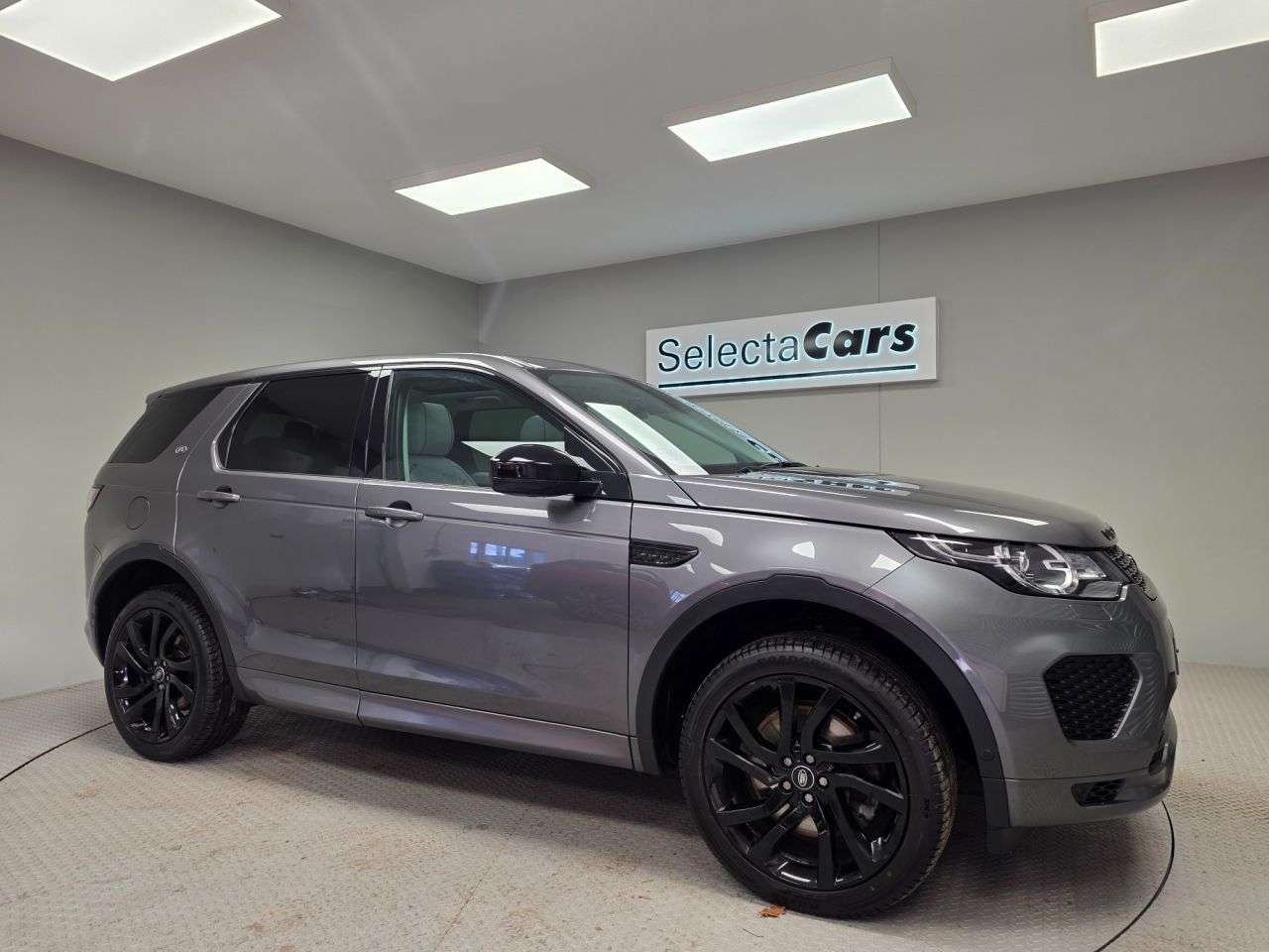 A 2019 LAND ROVER DISCOVERY SPORT 2.0 Si4 HSE Dynamic Lux SUV 5dr Petrol Auto 4WD Euro 6 (s/s) (290 bhp) A 2019 LAND ROVER DISCOVERY SPORT 2.0 Si4 HSE Dynamic Lux SUV 5dr Petrol Auto 4WD Euro 6 (s/s) (290 bhp)