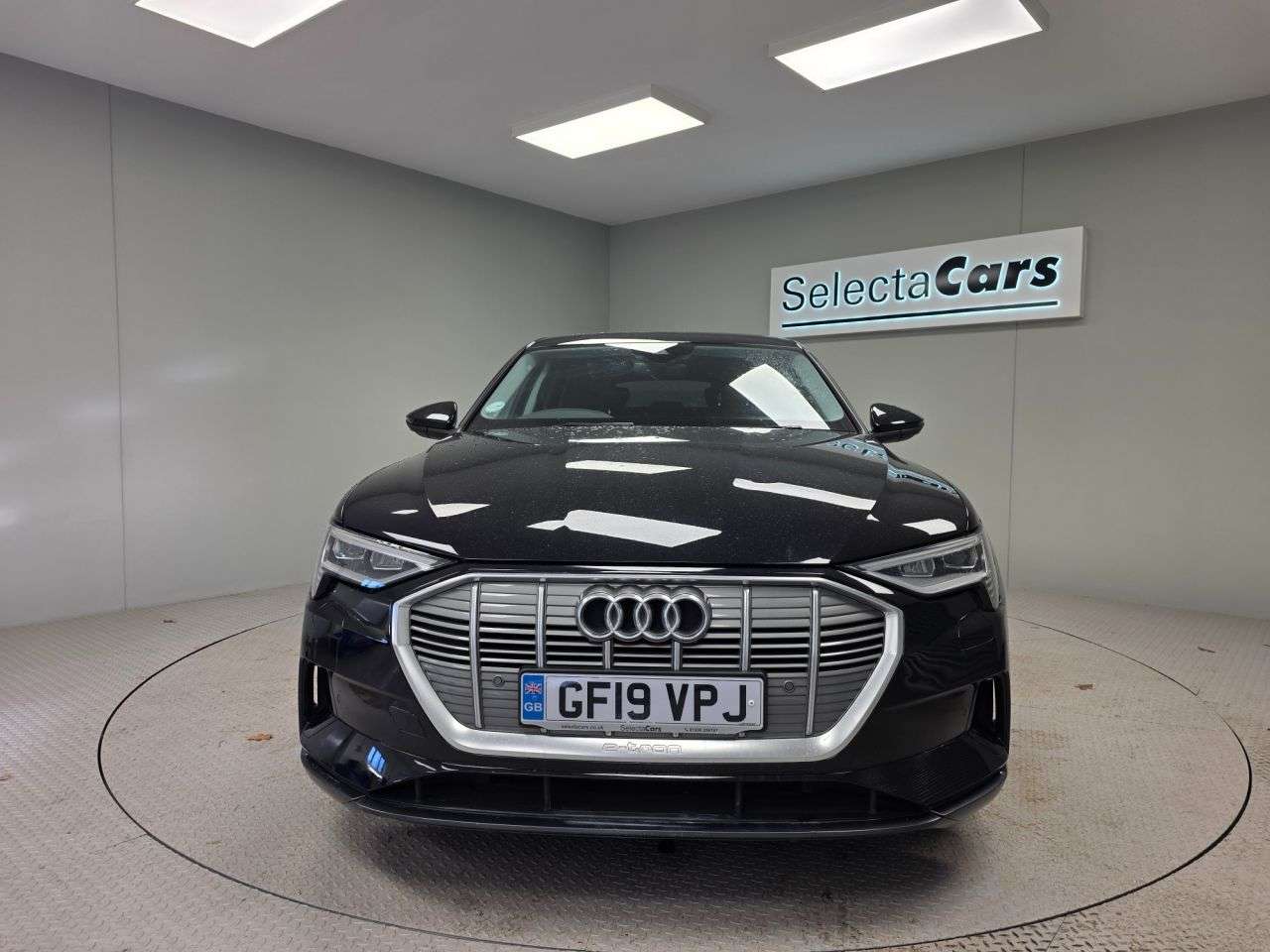 A 2019 AUDI E-TRON 55 SUV 5dr Electric Auto quattro 95kWh (408 ps) A 2019 AUDI E-TRON 55 SUV 5dr Electric Auto quattro 95kWh (408 ps)