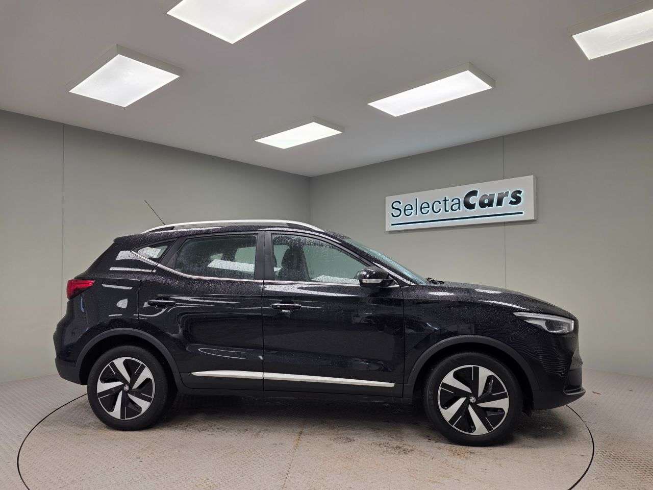 A 2022 MG MG ZS 72.6kWh Trophy Long Range SUV 5dr Electric Auto (156 ps) A 2022 MG MG ZS 72.6kWh Trophy Long Range SUV 5dr Electric Auto (156 ps)