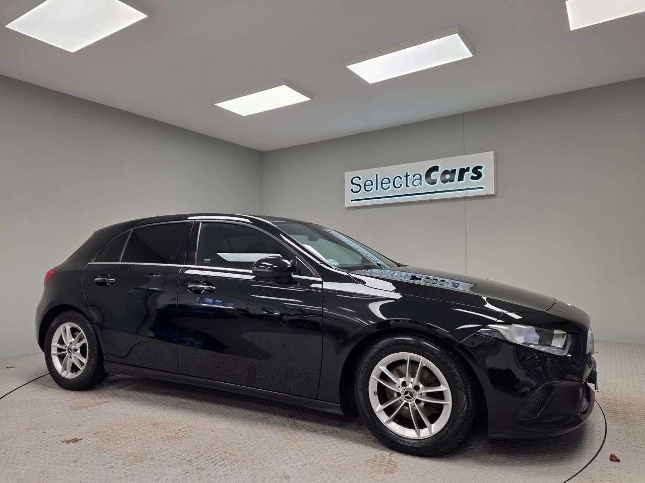 A 2019 MERCEDES-BENZ A-CLASS 1.3 A180 SE Hatchback 5dr Petrol Manual Euro 6 (s/s) (136 ps) A 2019 MERCEDES-BENZ A-CLASS 1.3 A180 SE Hatchback 5dr Petrol Manual Euro 6 (s/s) (136 ps)