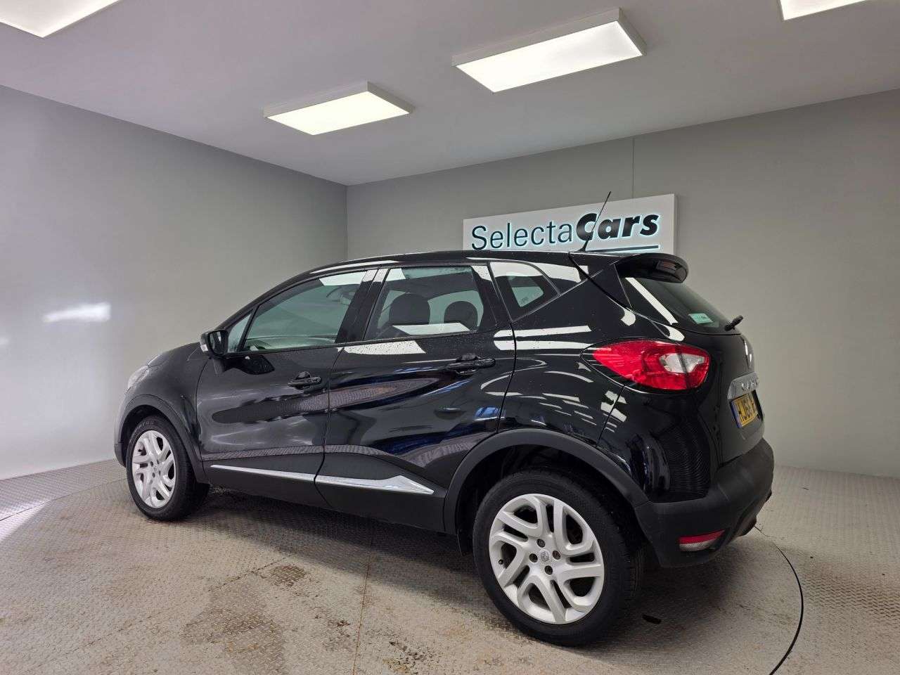 A 2016 RENAULT CAPTUR 0.9 TCe ENERGY Dynamique Nav SUV 5dr Petrol Manual Euro 6 (s/s) (90 ps) A 2016 RENAULT CAPTUR 0.9 TCe ENERGY Dynamique Nav SUV 5dr Petrol Manual Euro 6 (s/s) (90 ps)