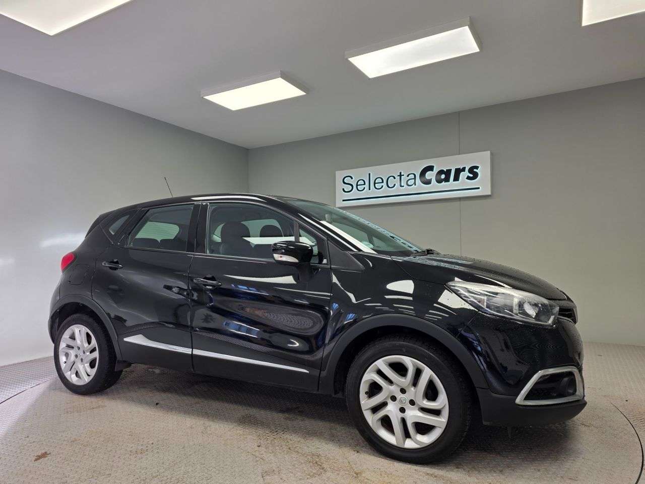 A 2016 RENAULT CAPTUR 0.9 TCe ENERGY Dynamique Nav SUV 5dr Petrol Manual Euro 6 (s/s) (90 ps) A 2016 RENAULT CAPTUR 0.9 TCe ENERGY Dynamique Nav SUV 5dr Petrol Manual Euro 6 (s/s) (90 ps)