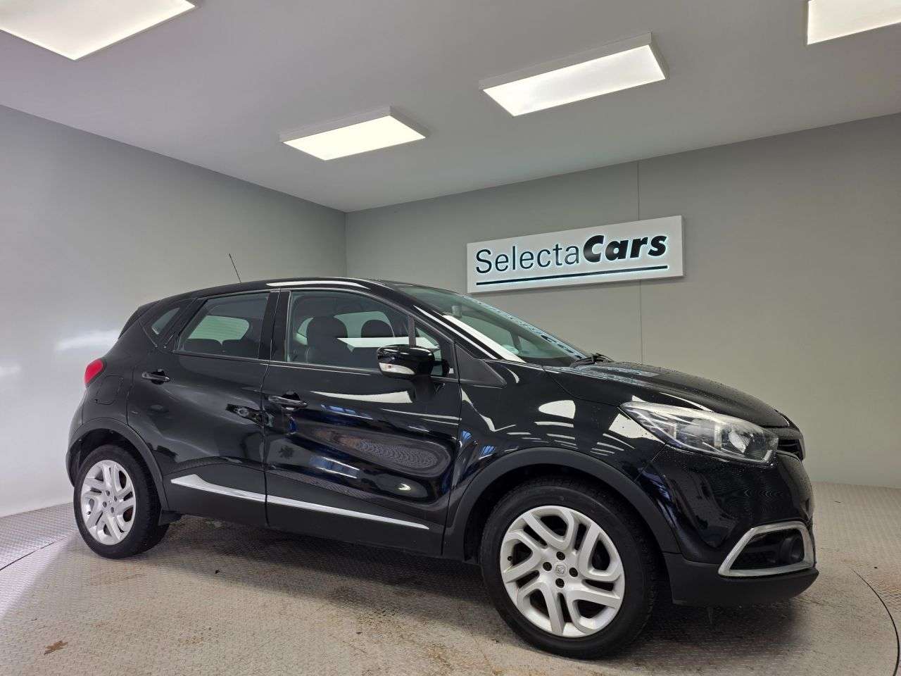 A 2016 RENAULT CAPTUR 0.9 TCe ENERGY Dynamique Nav SUV 5dr Petrol Manual Euro 6 (s/s) (90 ps) A 2016 RENAULT CAPTUR 0.9 TCe ENERGY Dynamique Nav SUV 5dr Petrol Manual Euro 6 (s/s) (90 ps)