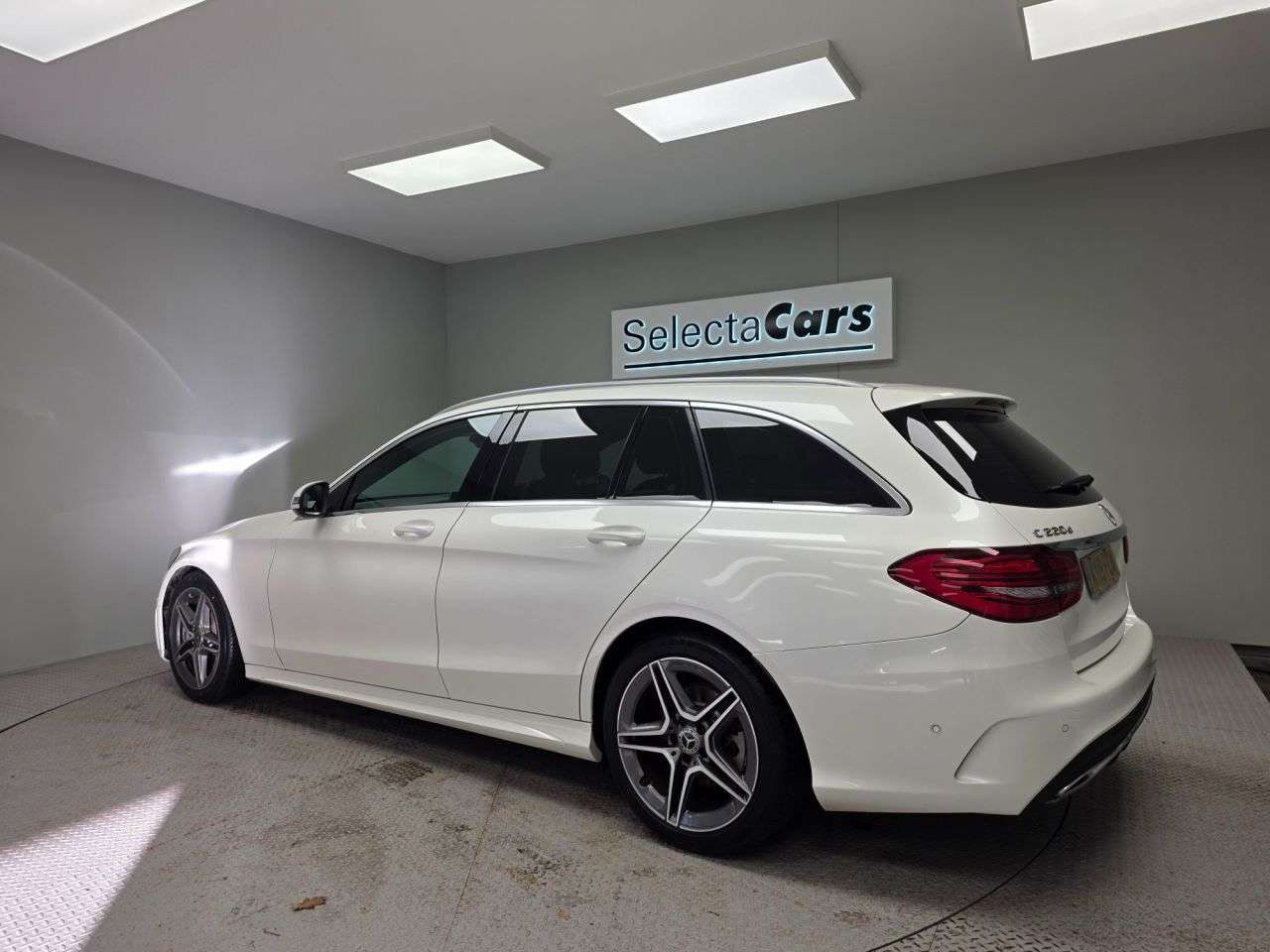 A 2019 MERCEDES-BENZ C-CLASS 2.0 C220d AMG Line (Premium) Estate 5dr Diesel G-Tronic+ Euro 6 (s/s) (194 A 2019 MERCEDES-BENZ C-CLASS 2.0 C220d AMG Line (Premium) Estate 5dr Diesel G-Tronic+ Euro 6 (s/s) (194