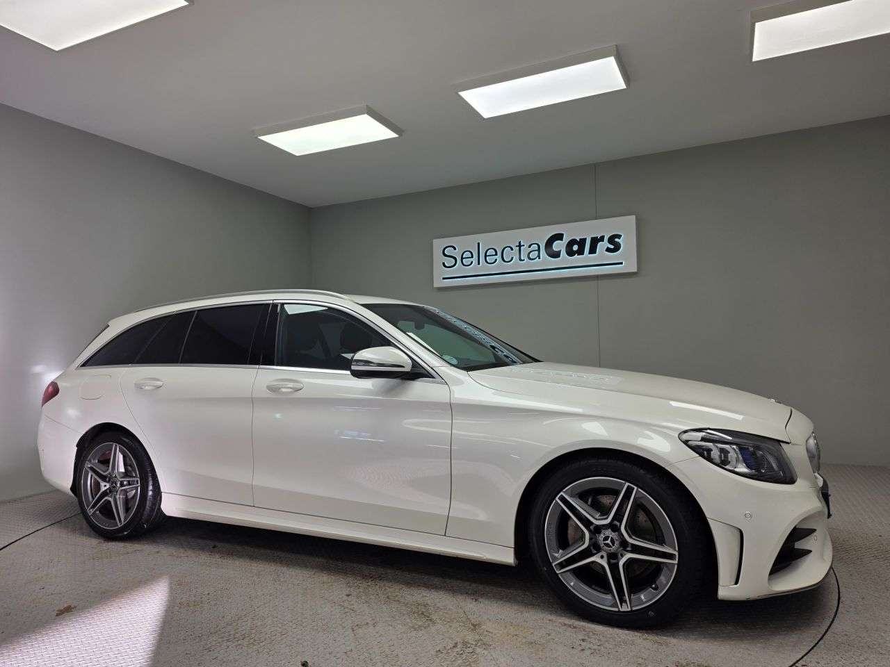 A 2019 MERCEDES-BENZ C-CLASS 2.0 C220d AMG Line (Premium) Estate 5dr Diesel G-Tronic+ Euro 6 (s/s) (194 A 2019 MERCEDES-BENZ C-CLASS 2.0 C220d AMG Line (Premium) Estate 5dr Diesel G-Tronic+ Euro 6 (s/s) (194