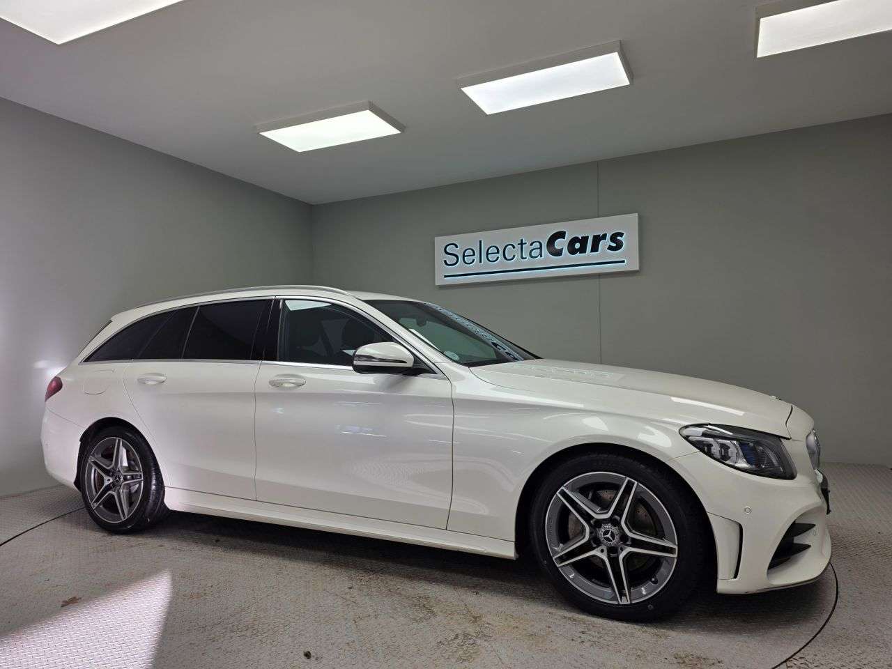 A 2019 MERCEDES-BENZ C-CLASS 2.0 C220d AMG Line (Premium) Estate 5dr Diesel G-Tronic+ Euro 6 (s/s) (194 A 2019 MERCEDES-BENZ C-CLASS 2.0 C220d AMG Line (Premium) Estate 5dr Diesel G-Tronic+ Euro 6 (s/s) (194
