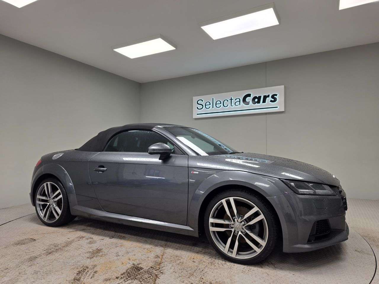 A 2016 AUDI TT 1.8 TFSI S line Roadster 2dr Petrol Manual Euro 6 (s/s) (180 ps) A 2016 AUDI TT 1.8 TFSI S line Roadster 2dr Petrol Manual Euro 6 (s/s) (180 ps)