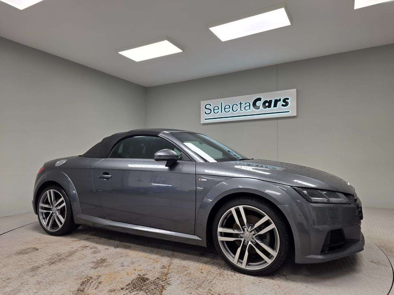 A 2016 AUDI TT 1.8 TFSI S line Roadster 2dr Petrol Manual Euro 6 (s/s) (180 ps) A 2016 AUDI TT 1.8 TFSI S line Roadster 2dr Petrol Manual Euro 6 (s/s) (180 ps)