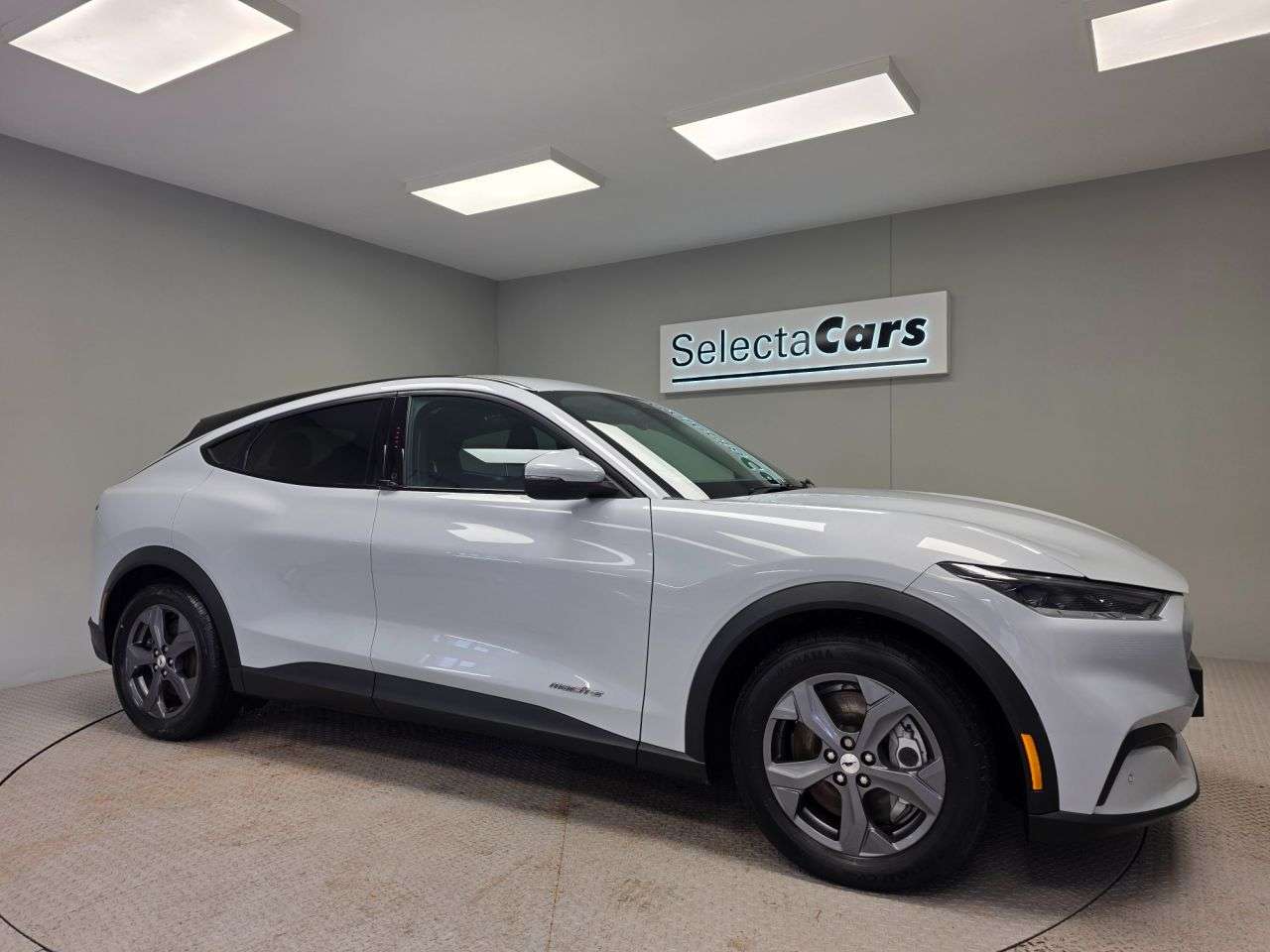 A 2022 FORD MUSTANG MACH-E Standard Range 70kWh SUV 5dr Electric Automatic (269 ps) A 2022 FORD MUSTANG MACH-E Standard Range 70kWh SUV 5dr Electric Automatic (269 ps)