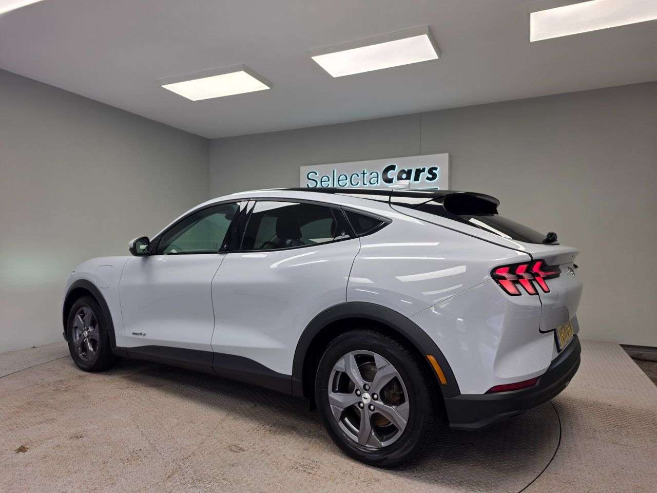 A 2022 FORD MUSTANG MACH-E Standard Range 70kWh SUV 5dr Electric Automatic (269 ps) A 2022 FORD MUSTANG MACH-E Standard Range 70kWh SUV 5dr Electric Automatic (269 ps)