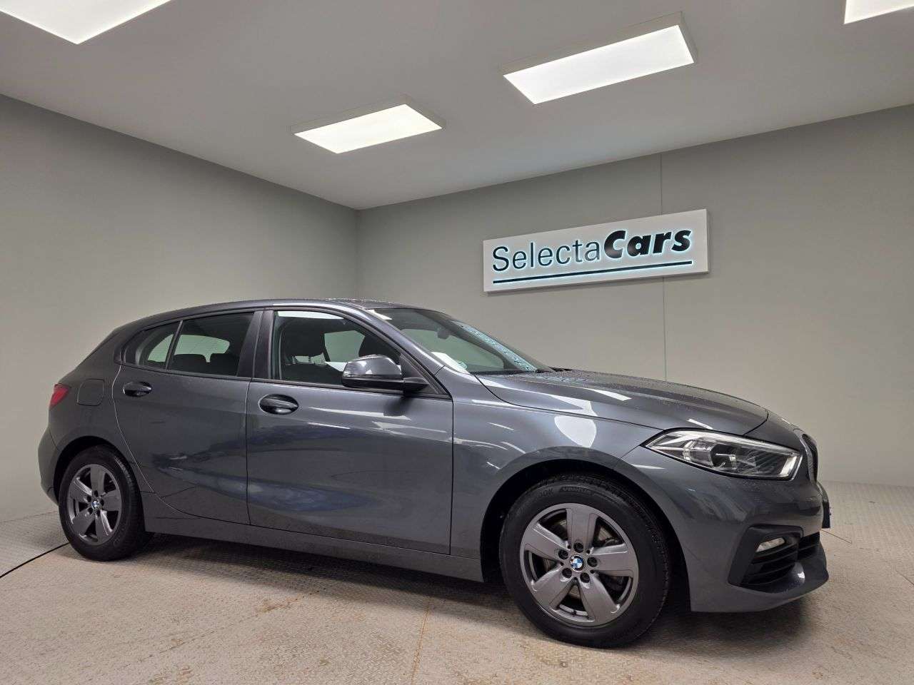 A 2020 BMW 1 SERIES 1.5 118i SE Hatchback 5dr Petrol Manual Euro 6 (s/s) (140 ps) A 2020 BMW 1 SERIES 1.5 118i SE Hatchback 5dr Petrol Manual Euro 6 (s/s) (140 ps)
