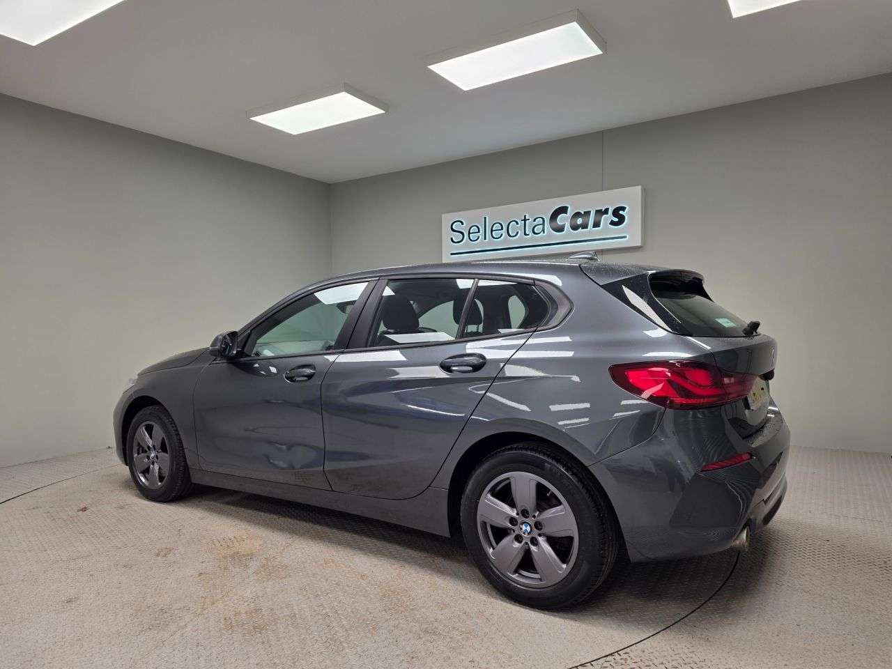 A 2020 BMW 1 SERIES 1.5 118i SE Hatchback 5dr Petrol Manual Euro 6 (s/s) (140 ps) A 2020 BMW 1 SERIES 1.5 118i SE Hatchback 5dr Petrol Manual Euro 6 (s/s) (140 ps)