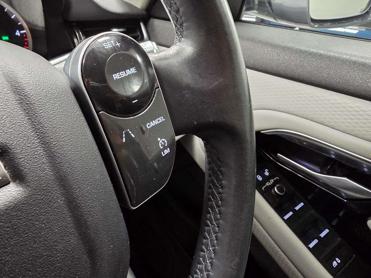 2020 LAND ROVER RANGE ROVER EVOQUE 2020 LAND ROVER RANGE ROVER EVOQUE