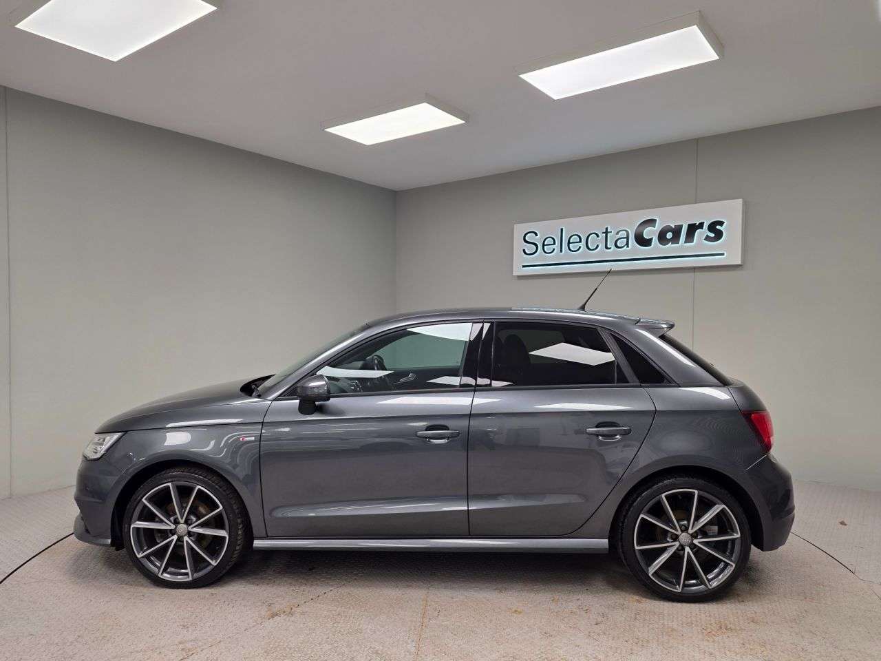 2016 AUDI A1 2016 AUDI A1