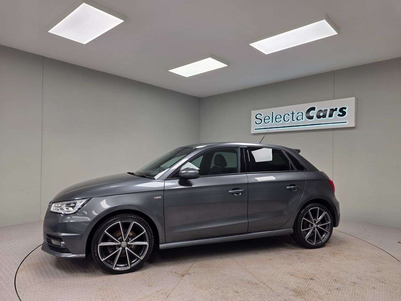 2016 AUDI A1 2016 AUDI A1