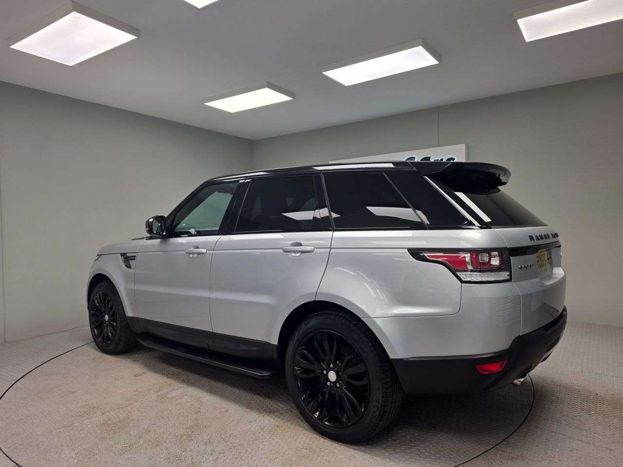 A 2016 LAND ROVER RANGE ROVER SPORT 3.0 SD V6 HSE Dynamic SUV 5dr Diesel Auto 4WD Euro 6 (s/s) (306 ps) A 2016 LAND ROVER RANGE ROVER SPORT 3.0 SD V6 HSE Dynamic SUV 5dr Diesel Auto 4WD Euro 6 (s/s) (306 ps)