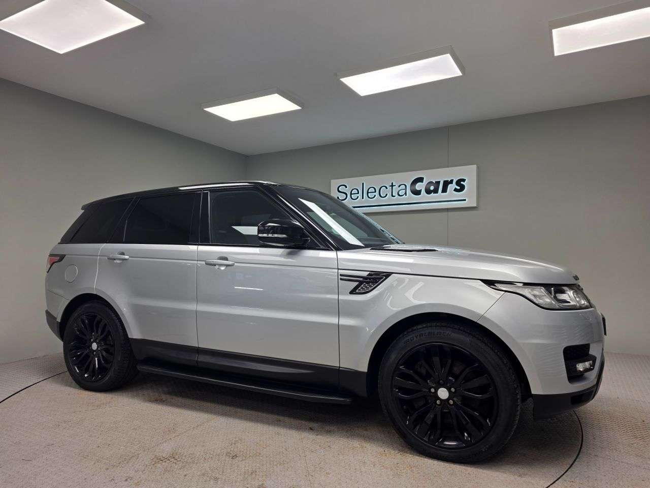 A 2016 LAND ROVER RANGE ROVER SPORT 3.0 SD V6 HSE Dynamic SUV 5dr Diesel Auto 4WD Euro 6 (s/s) (306 ps) A 2016 LAND ROVER RANGE ROVER SPORT 3.0 SD V6 HSE Dynamic SUV 5dr Diesel Auto 4WD Euro 6 (s/s) (306 ps)