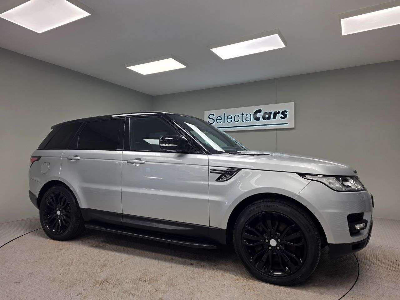 A 2016 LAND ROVER RANGE ROVER SPORT 3.0 SD V6 HSE Dynamic SUV 5dr Diesel Auto 4WD Euro 6 (s/s) (306 ps) A 2016 LAND ROVER RANGE ROVER SPORT 3.0 SD V6 HSE Dynamic SUV 5dr Diesel Auto 4WD Euro 6 (s/s) (306 ps)