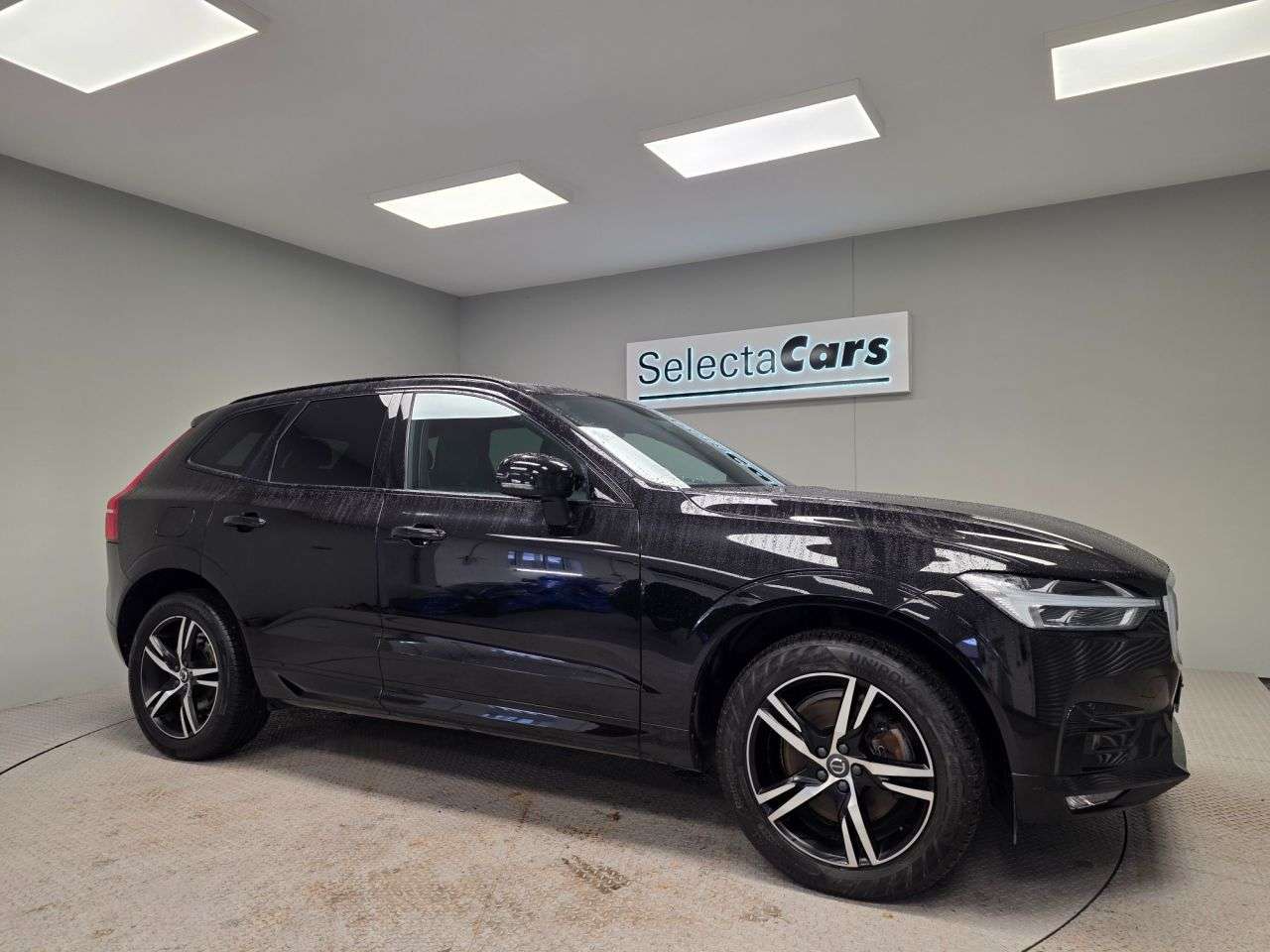 A 2020 VOLVO XC60 2.0 D4 R-Design SUV 5dr Diesel Auto Euro 6 (s/s) (190 ps) A 2020 VOLVO XC60 2.0 D4 R-Design SUV 5dr Diesel Auto Euro 6 (s/s) (190 ps)