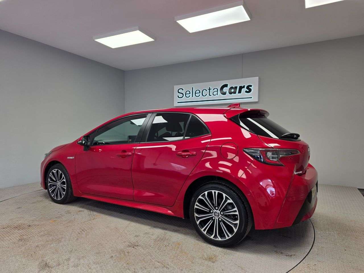 A 2019 TOYOTA COROLLA 1.8 VVT-h Design Hatchback 5dr Petrol Hybrid CVT Euro 6 (s/s) (122 ps) A 2019 TOYOTA COROLLA 1.8 VVT-h Design Hatchback 5dr Petrol Hybrid CVT Euro 6 (s/s) (122 ps)