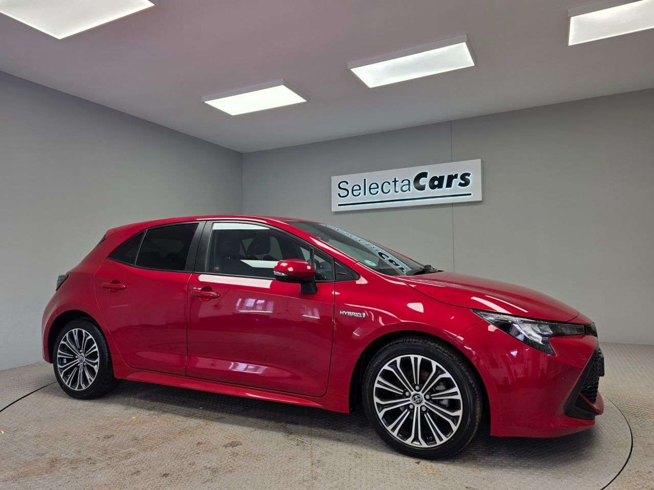 A 2019 TOYOTA COROLLA 1.8 VVT-h Design Hatchback 5dr Petrol Hybrid CVT Euro 6 (s/s) (122 ps) A 2019 TOYOTA COROLLA 1.8 VVT-h Design Hatchback 5dr Petrol Hybrid CVT Euro 6 (s/s) (122 ps)