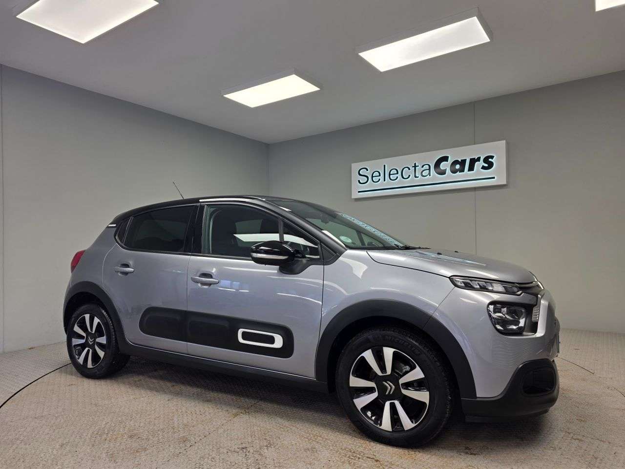 A 2023 CITROEN C3 1.2 PureTech PLUS Hatchback 5dr Petrol Manual Euro 6 (s/s) (83 ps) A 2023 CITROEN C3 1.2 PureTech PLUS Hatchback 5dr Petrol Manual Euro 6 (s/s) (83 ps)