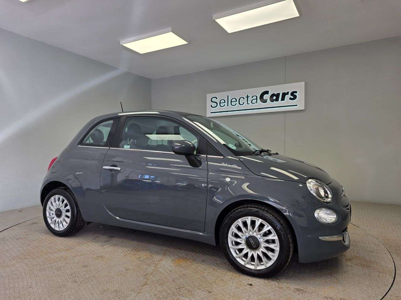 A 2021 FIAT 500 1.0 MHEV Dolcevita Hatchback 3dr Petrol Manual Euro 6 (s/s) (70 bhp) A 2021 FIAT 500 1.0 MHEV Dolcevita Hatchback 3dr Petrol Manual Euro 6 (s/s) (70 bhp)