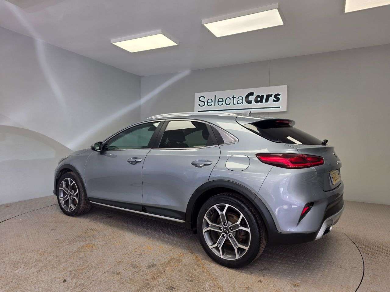 A 2020 KIA XCEED 1.4 T-GDi 3 SUV 5dr Petrol DCT Euro 6 (s/s) (138 bhp) A 2020 KIA XCEED 1.4 T-GDi 3 SUV 5dr Petrol DCT Euro 6 (s/s) (138 bhp)