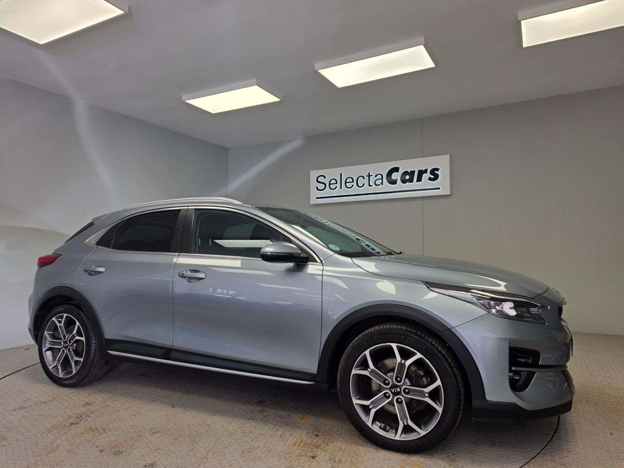 A 2020 KIA XCEED 1.4 T-GDi 3 SUV 5dr Petrol DCT Euro 6 (s/s) (138 bhp) A 2020 KIA XCEED 1.4 T-GDi 3 SUV 5dr Petrol DCT Euro 6 (s/s) (138 bhp)