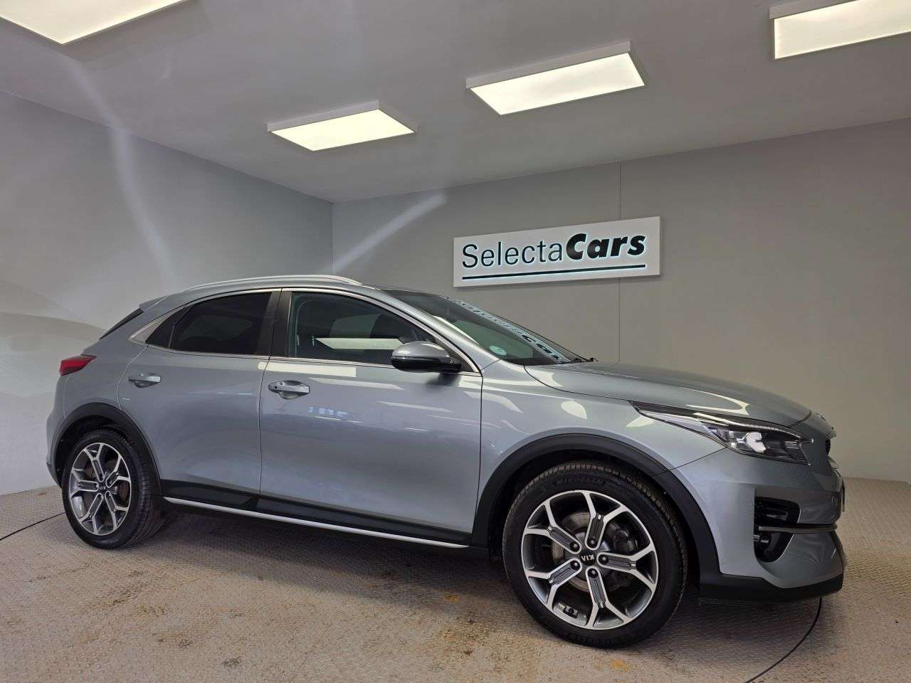 A 2020 KIA XCEED 1.4 T-GDi 3 SUV 5dr Petrol DCT Euro 6 (s/s) (138 bhp) A 2020 KIA XCEED 1.4 T-GDi 3 SUV 5dr Petrol DCT Euro 6 (s/s) (138 bhp)