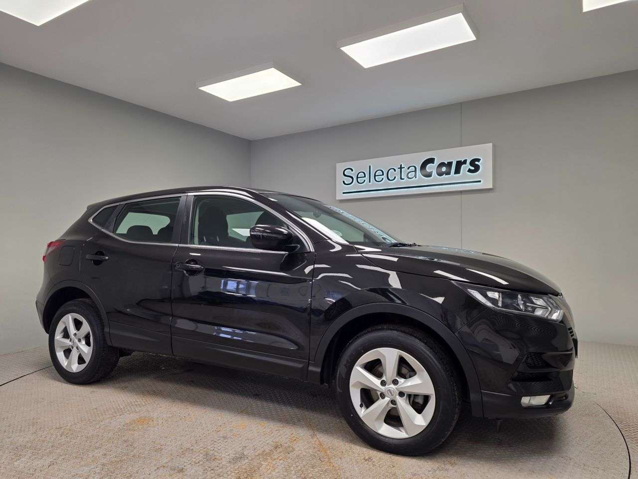 A 2019 NISSAN QASHQAI 1.3 DIG-T Acenta Premium SUV 5dr Petrol Manual Euro 6 (s/s) (140 ps) A 2019 NISSAN QASHQAI 1.3 DIG-T Acenta Premium SUV 5dr Petrol Manual Euro 6 (s/s) (140 ps)