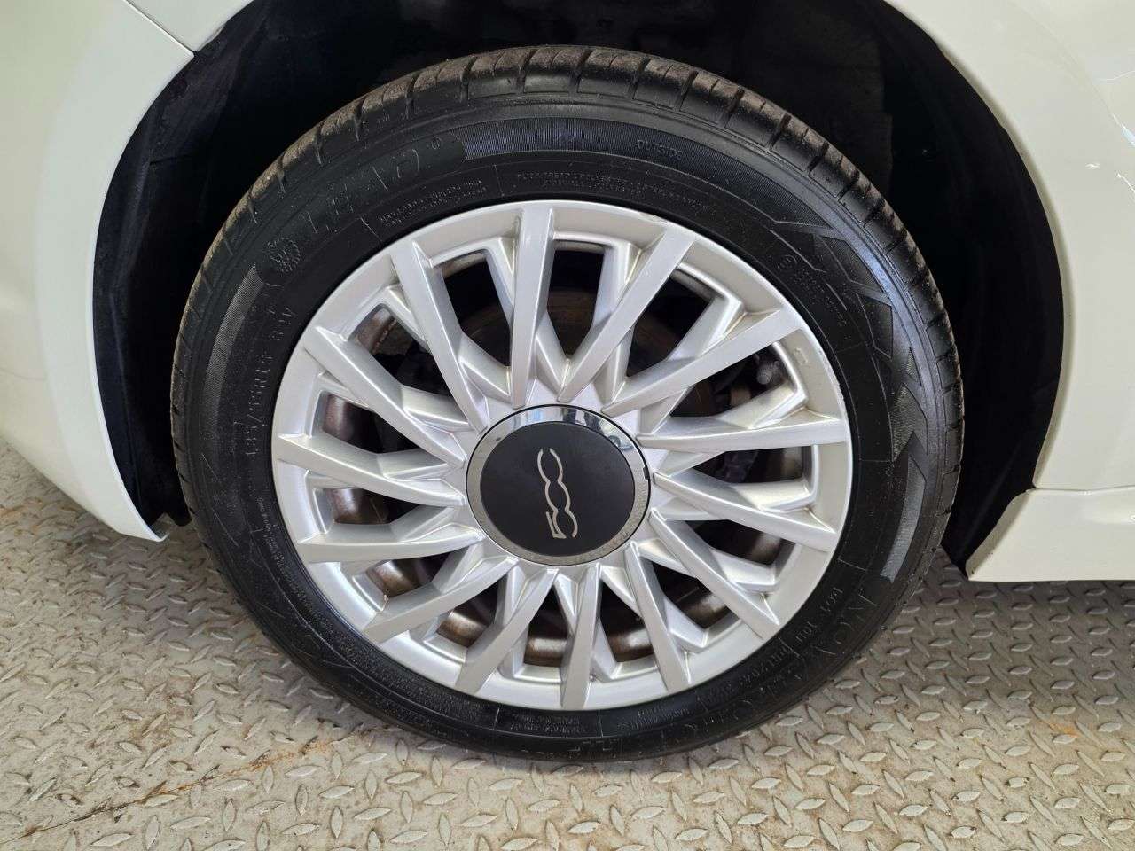 2017 FIAT 500 2017 FIAT 500