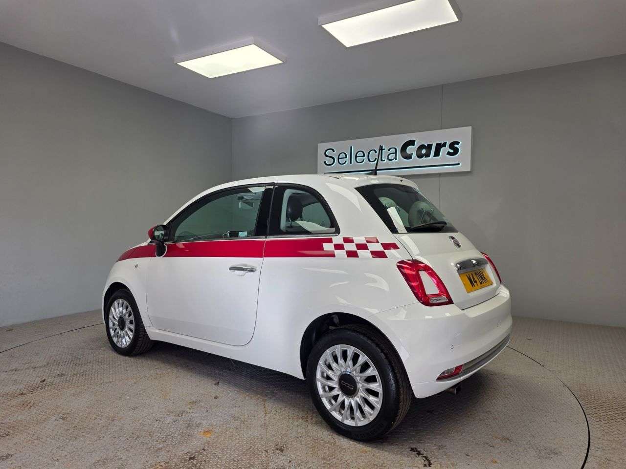 A 2017 FIAT 500 1.2 Lounge Hatchback 3dr Petrol Manual Euro 6 (s/s) (69 bhp) A 2017 FIAT 500 1.2 Lounge Hatchback 3dr Petrol Manual Euro 6 (s/s) (69 bhp)
