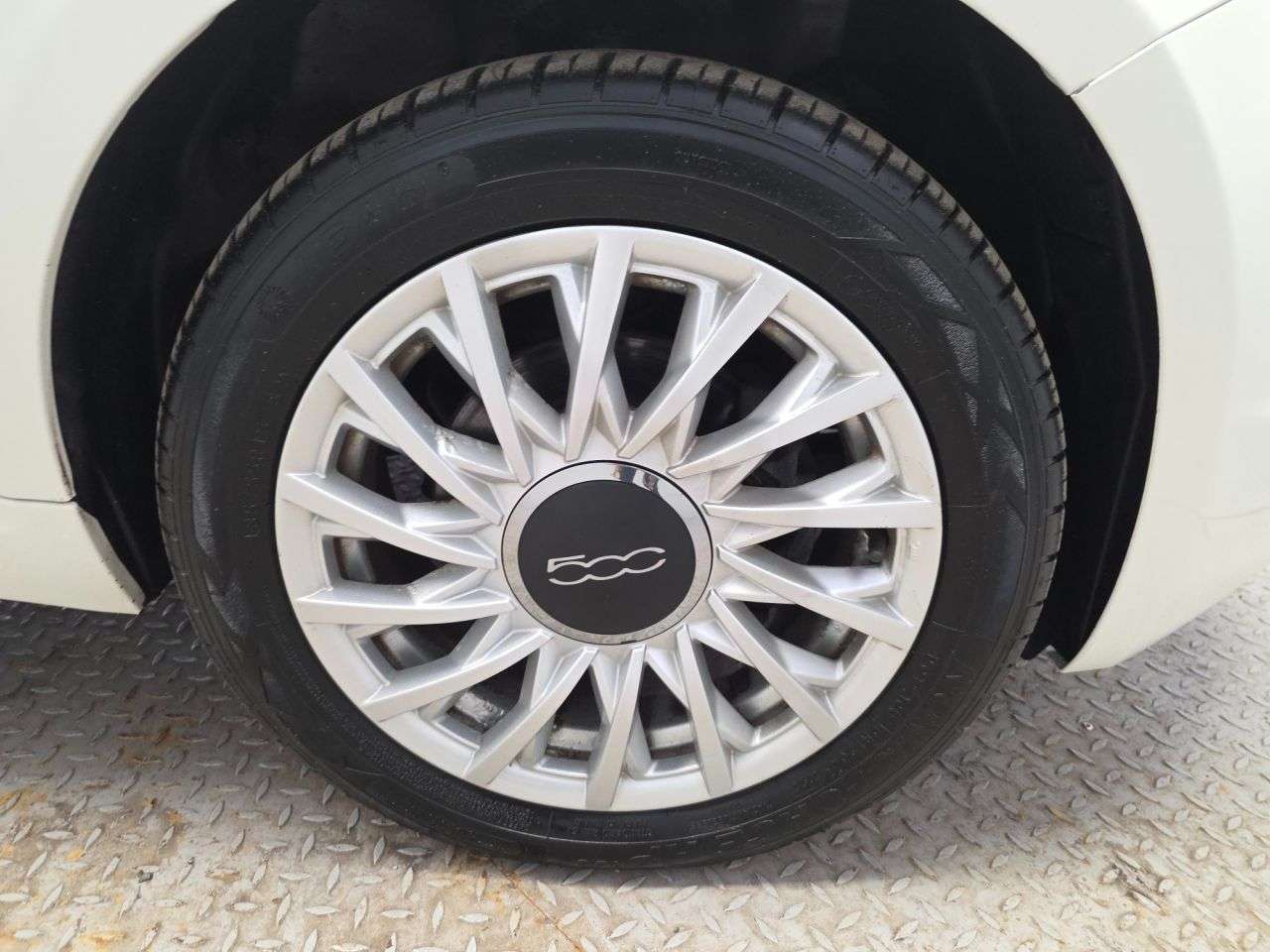 2017 FIAT 500 2017 FIAT 500