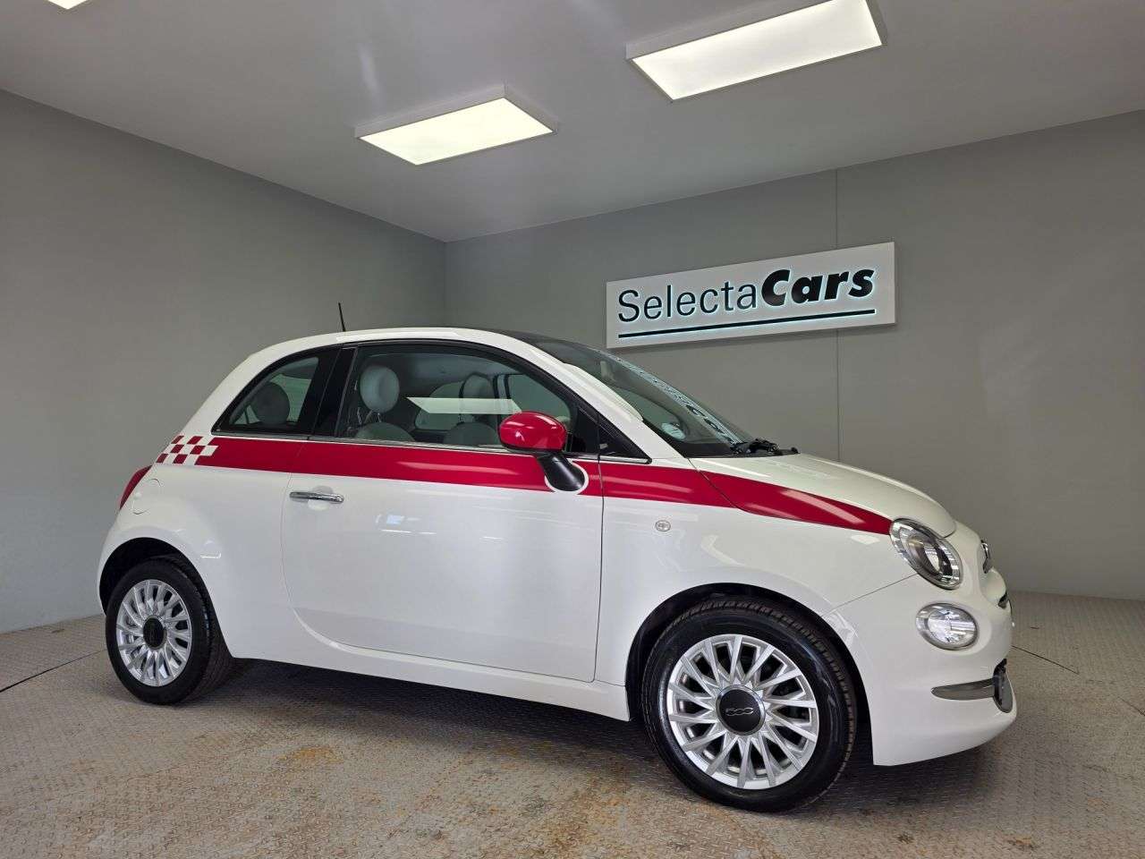 A 2017 FIAT 500 1.2 Lounge Hatchback 3dr Petrol Manual Euro 6 (s/s) (69 bhp) A 2017 FIAT 500 1.2 Lounge Hatchback 3dr Petrol Manual Euro 6 (s/s) (69 bhp)