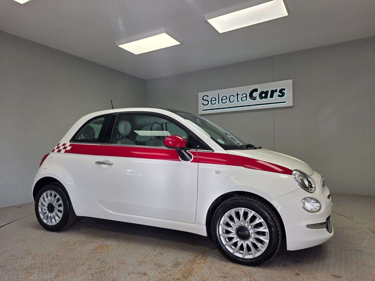 A 2017 FIAT 500 1.2 Lounge Hatchback 3dr Petrol Manual Euro 6 (s/s) (69 bhp) A 2017 FIAT 500 1.2 Lounge Hatchback 3dr Petrol Manual Euro 6 (s/s) (69 bhp)