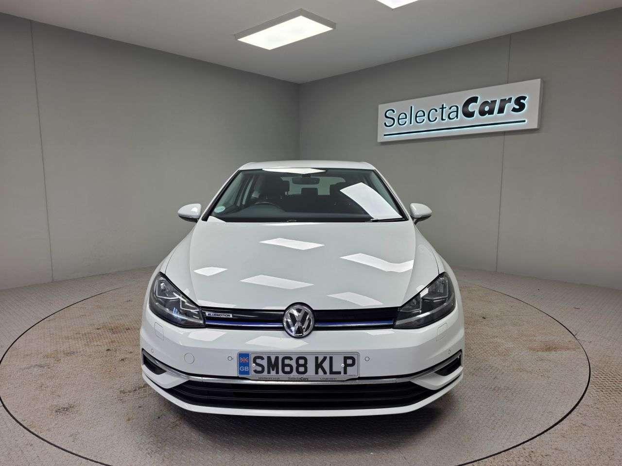 A 2018 VOLKSWAGEN GOLF 1.5 TSI EVO GPF SE Nav Hatchback 3dr Petrol Manual Euro 6 (s/s) (130 ps) A 2018 VOLKSWAGEN GOLF 1.5 TSI EVO GPF SE Nav Hatchback 3dr Petrol Manual Euro 6 (s/s) (130 ps)