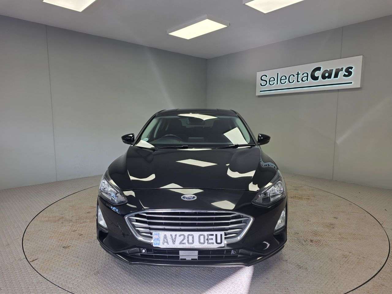 A 2020 FORD FOCUS 1.0T EcoBoost Titanium Hatchback 5dr Petrol Manual Euro 6 (s/s) (125 ps) A 2020 FORD FOCUS 1.0T EcoBoost Titanium Hatchback 5dr Petrol Manual Euro 6 (s/s) (125 ps)