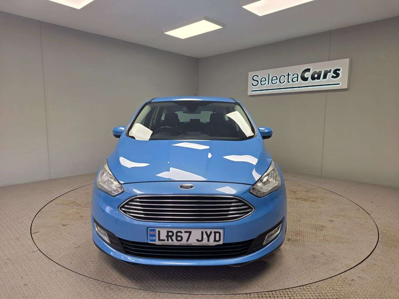 A 2017 FORD C-MAX 1.5 TDCi Titanium MPV 5dr Diesel Manual Euro 6 (s/s) (120 ps) A 2017 FORD C-MAX 1.5 TDCi Titanium MPV 5dr Diesel Manual Euro 6 (s/s) (120 ps)